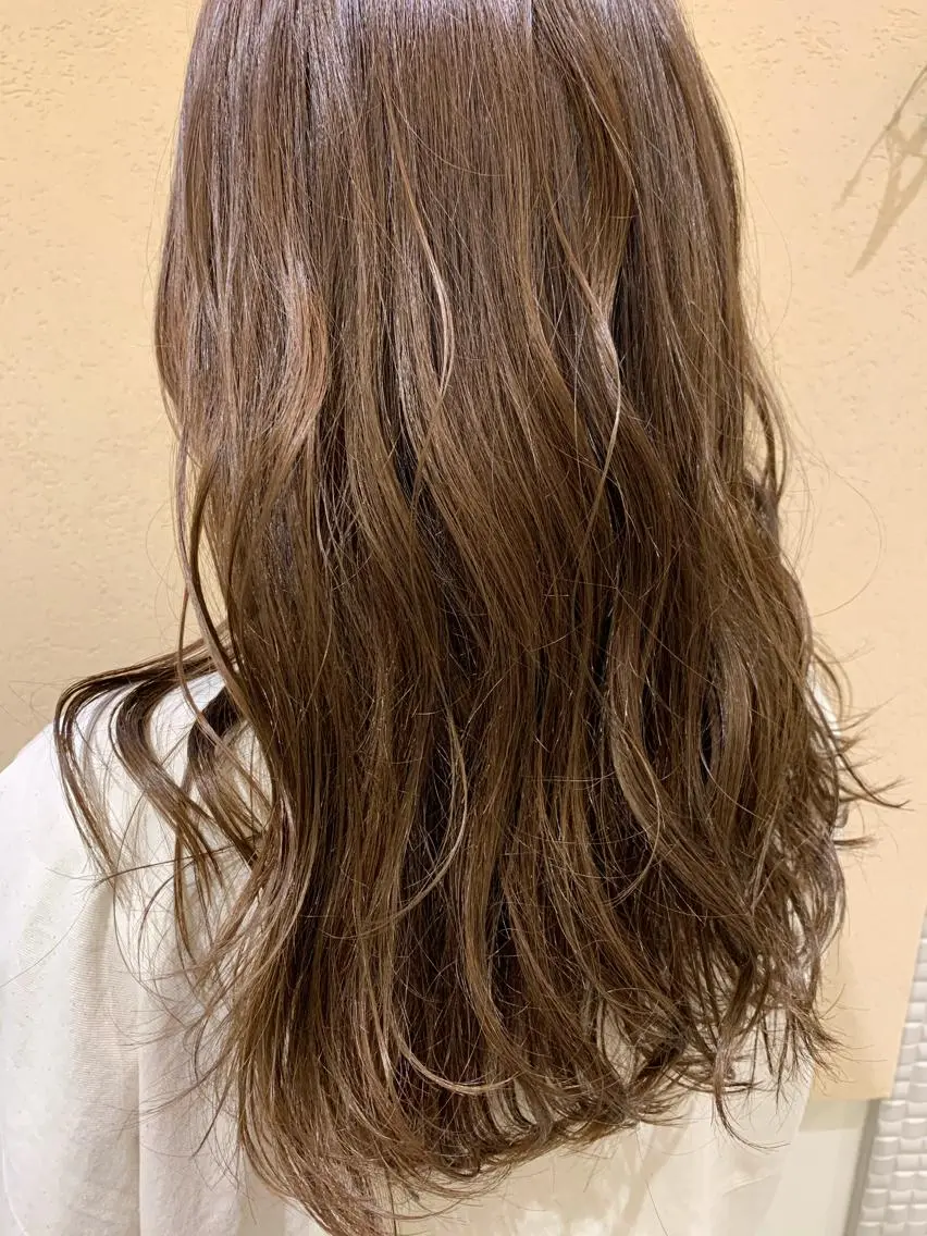 ミディアム カラー ハイライトカラー ハイライト ヘアカラー 大人レイヤー×艶髪 小久保　春暁のヘアスタイル