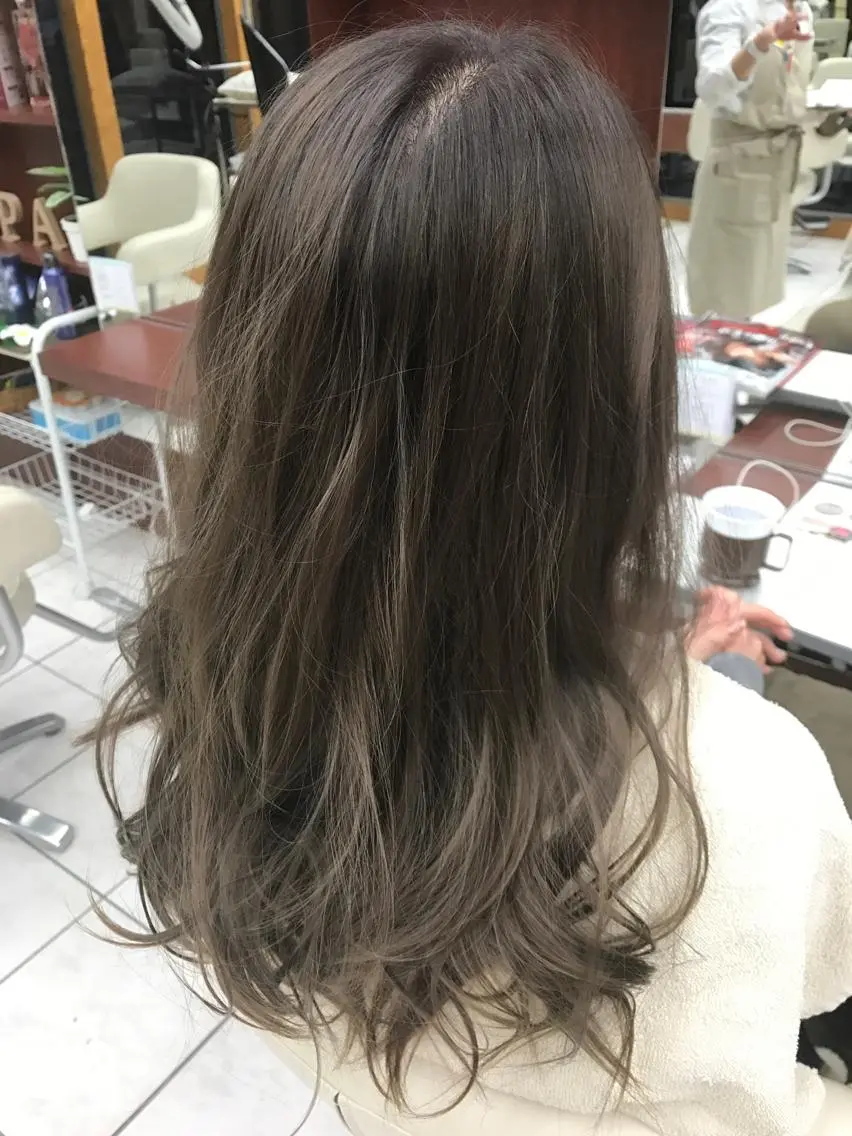 セミロング アッシュ 永井龍🫧金山🫧 徒歩1分🚶のヘアスタイル