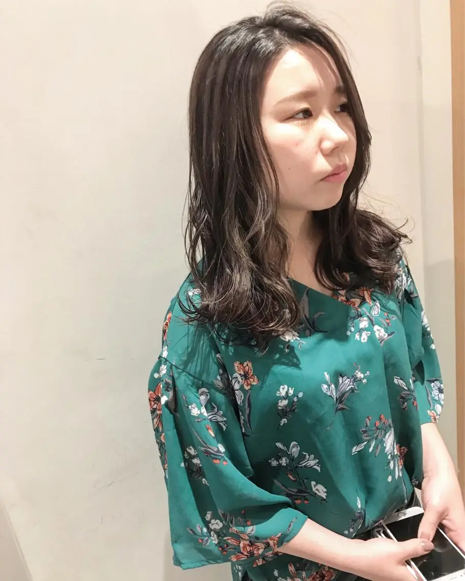 セミロング カラー ダークグレー ダークグレージュ グレージュ ハイライトカラー ハイライト 【渋谷で人気】艶髪× 髪質改善/ツヤカラーのヘアスタイル