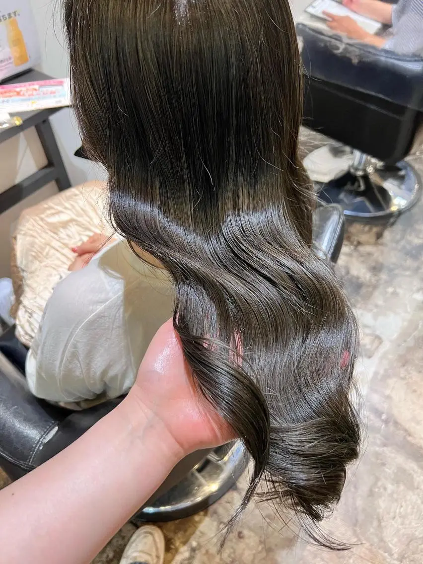 カラー BELLA ナナカのヘアスタイル