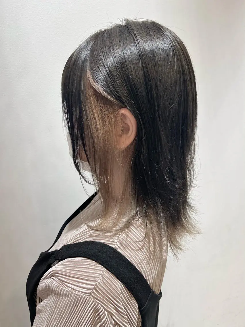 ミディアム カラー ヘアカラー 🐺ウルフ/レイヤー 似合わせ‎🤍沙羅のヘアスタイル