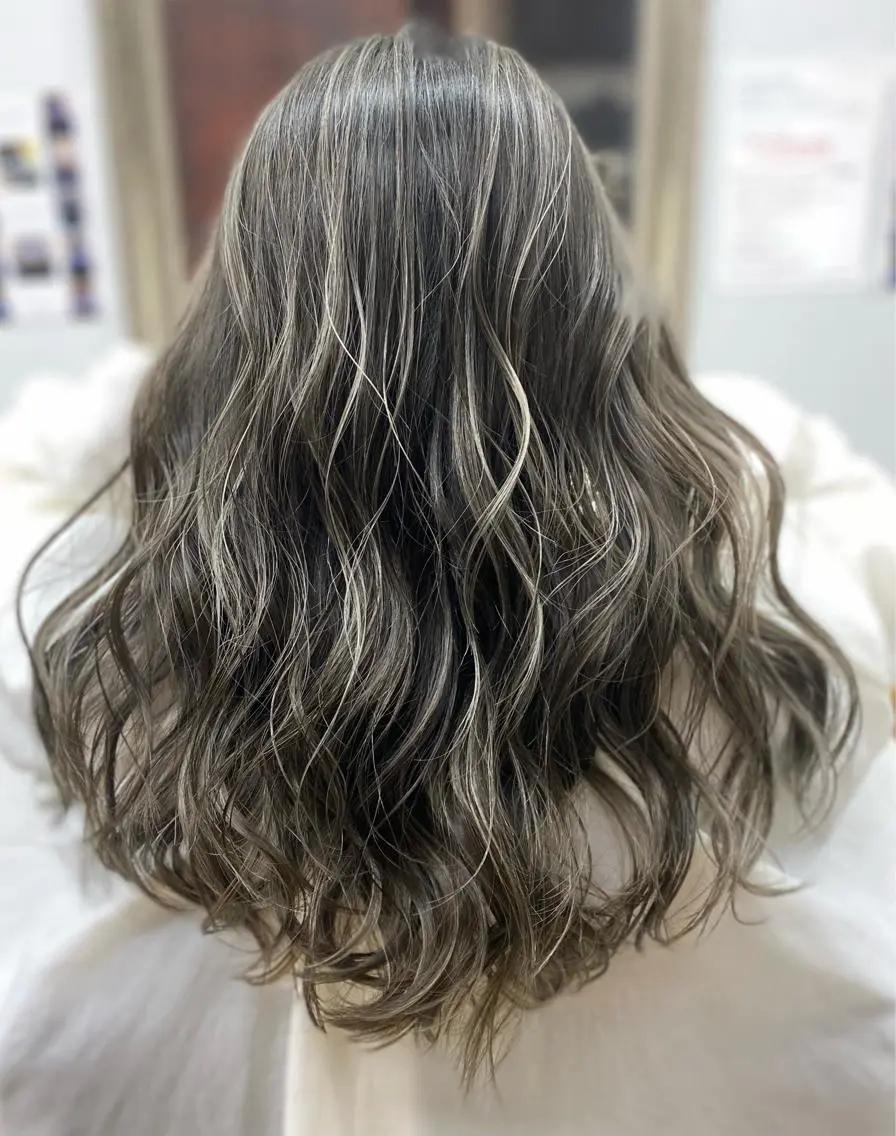 ロング カラー ハイライトカラー ハイライト 産休の為お休みです! 小島凜のヘアスタイル