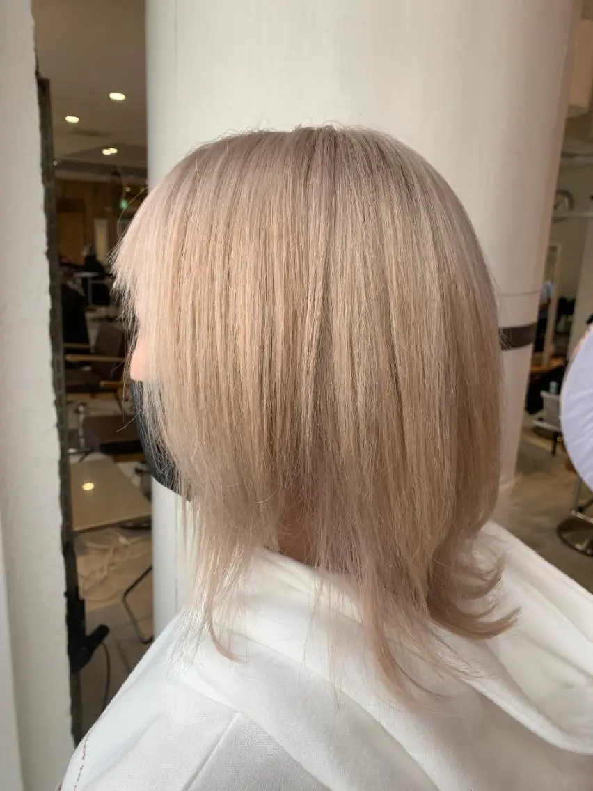 ミディアム カラー ブロンド ホワイトブロンド ヘアカラー トリートメント LUXBE LUCEのヘアスタイル