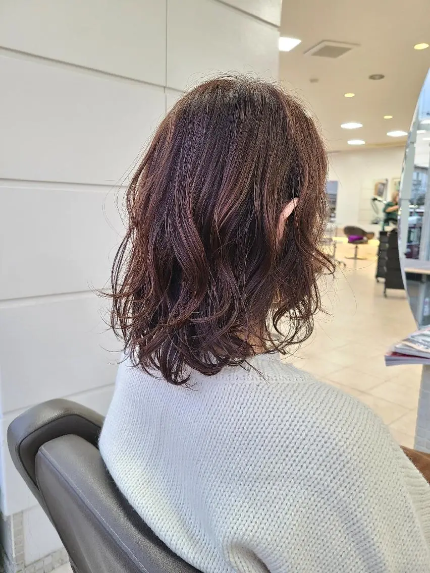 セミロング カット ヘアカラー トリートメント 🎗️髪質改善・美髪 艶髪🥇小西邦生のヘアスタイル
