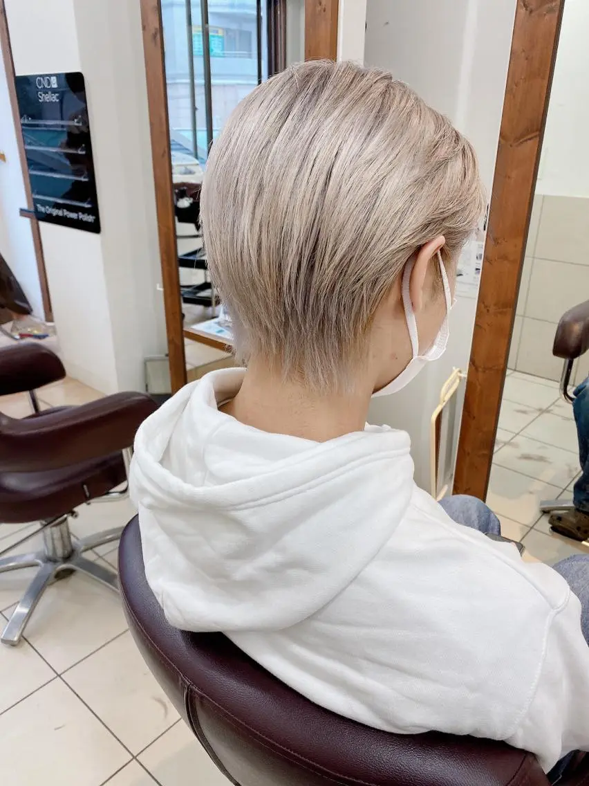 ショート カラー メンズ メンズウルフカット ウルフカット ベリショディレクター 小野 健太郎のヘアスタイル