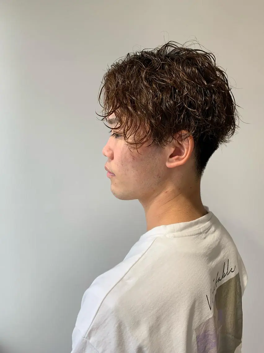 ショート カラー パーマ メンズ センターパート マッシュ メンズパーマ スパイラルパーマ カット パーマ 大人男髪/メンズ パーマ/hiroのヘアスタイル