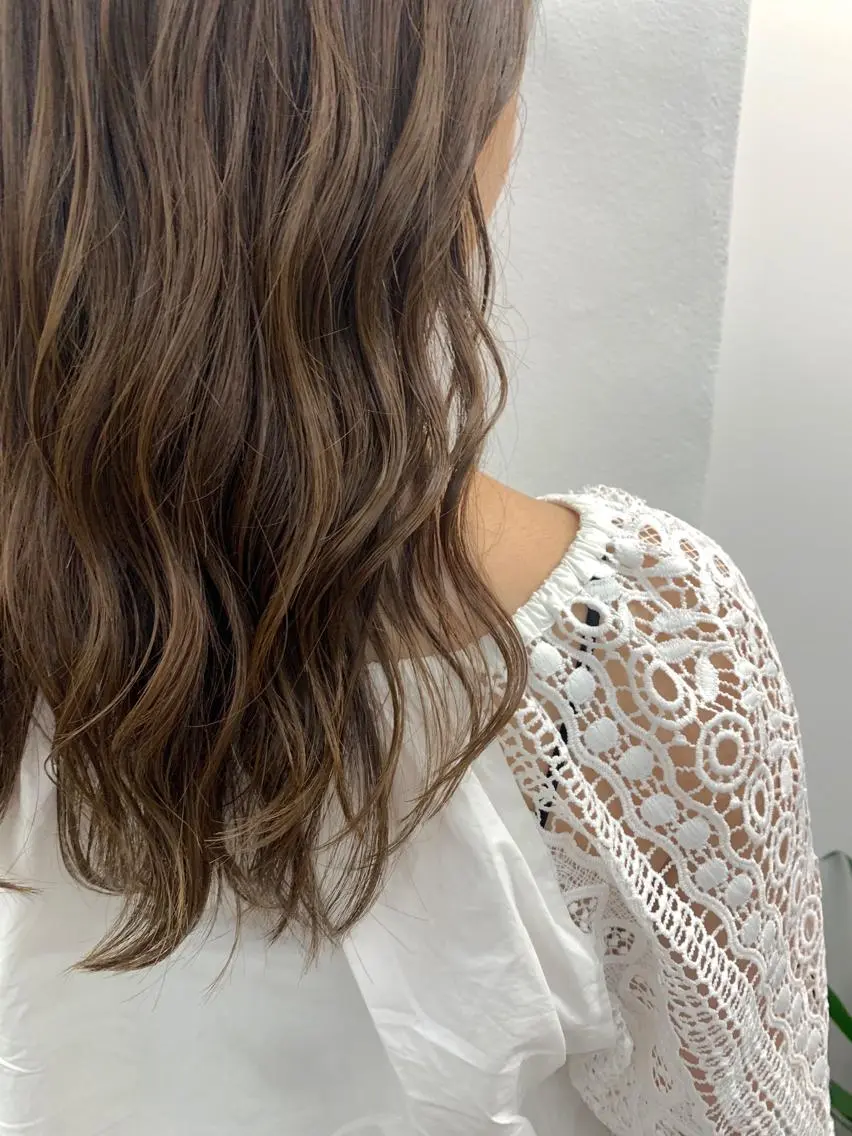 セミロング カラー leben serikaのヘアスタイル