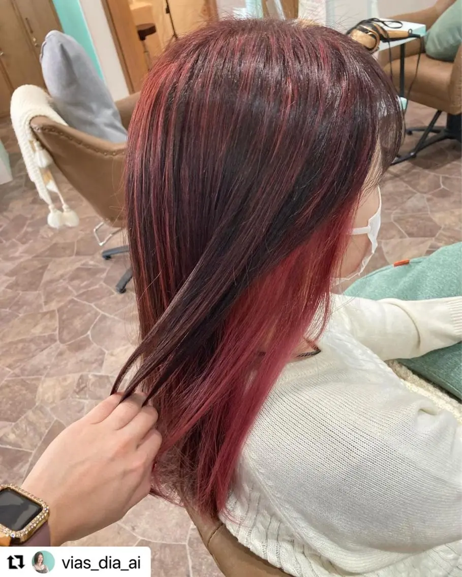 ロング ハイライト ヘアカラー 大谷 亜依のヘアスタイル