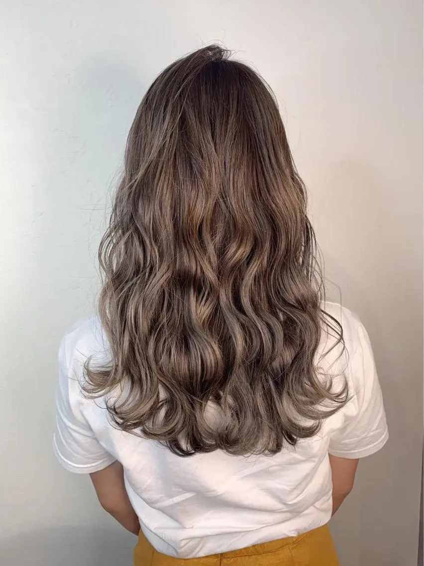 セミロング カラー _WHITE 高槻のヘアスタイル