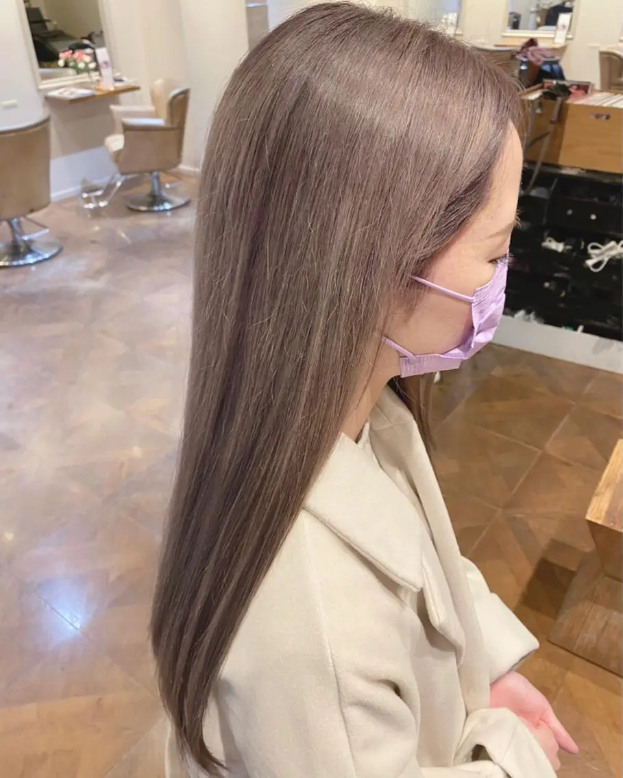 ロング カラー ベージュカラー あべ しおりのヘアスタイル