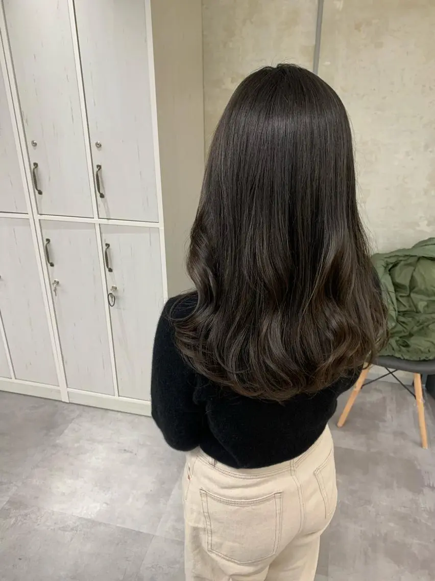 セミロング アッシュ ハイライト 髪質改善 レイヤーカット カット ヘアカラー ルーチェヘアー 北摂エリアNo.1のヘアスタイル