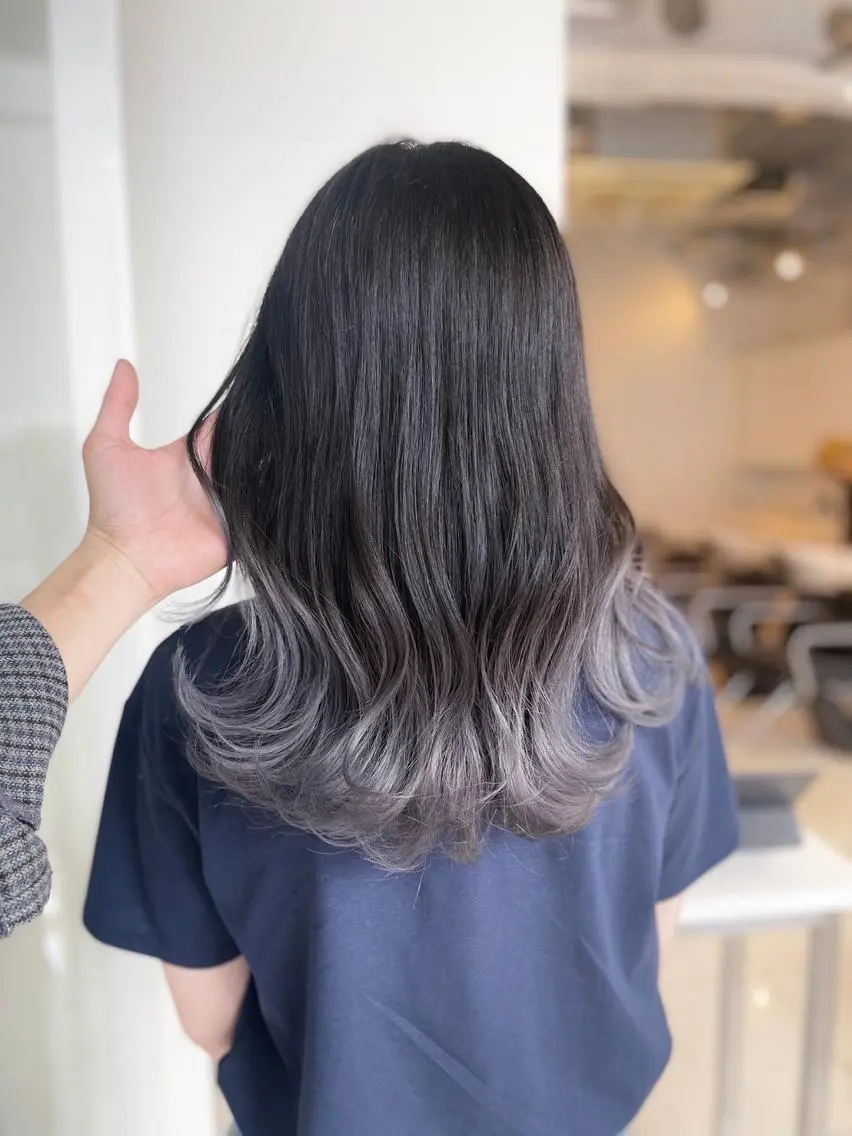 セミロング カラー グラデーションカラー 【公式】amble luxe池袋東口🩷のヘアスタイル