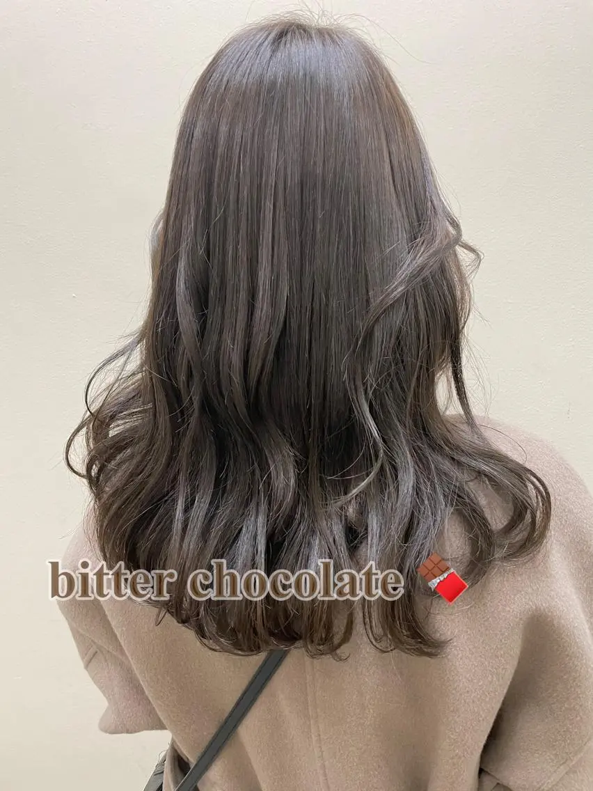 セミロング カラー アディクシーカラー デザインカラー イヤリングカラー ハイライトカラー イルミナカラー ayaka 縮毛矯正レイヤーのヘアスタイル