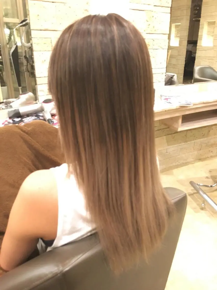 セミロング ハイトーン得意😍 Lumiereのヘアスタイル