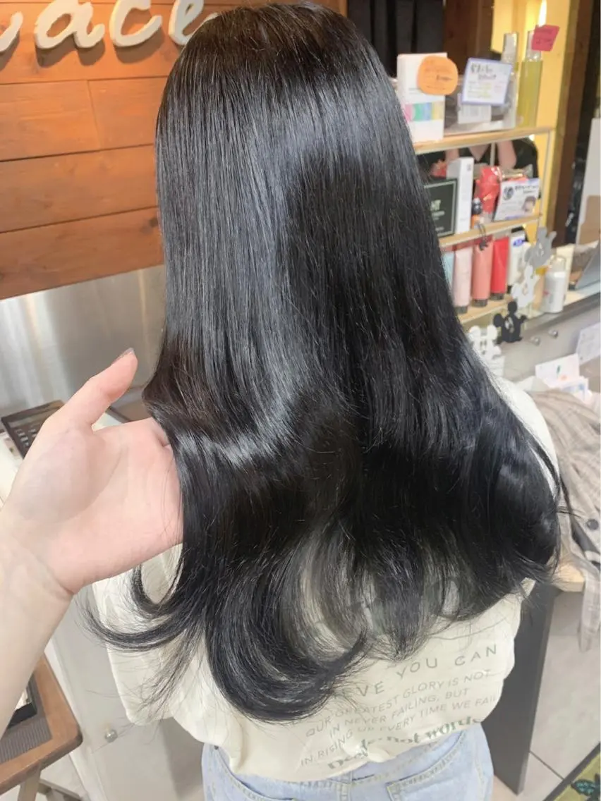 ショート レイヤー/艶髪カラー 森本くるみのヘアスタイル