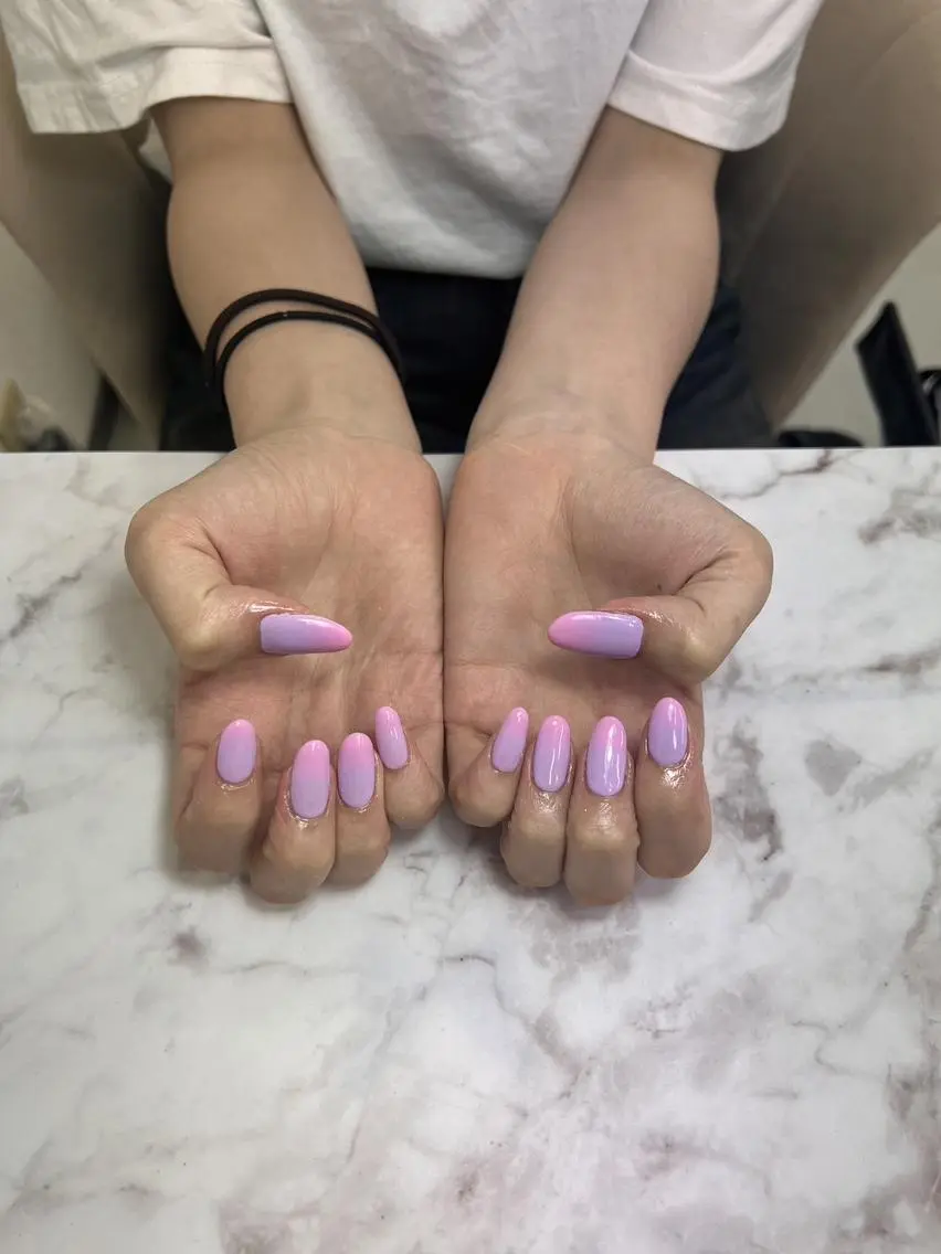 salon UNE LMA見習いスタッフのネイルデザイン