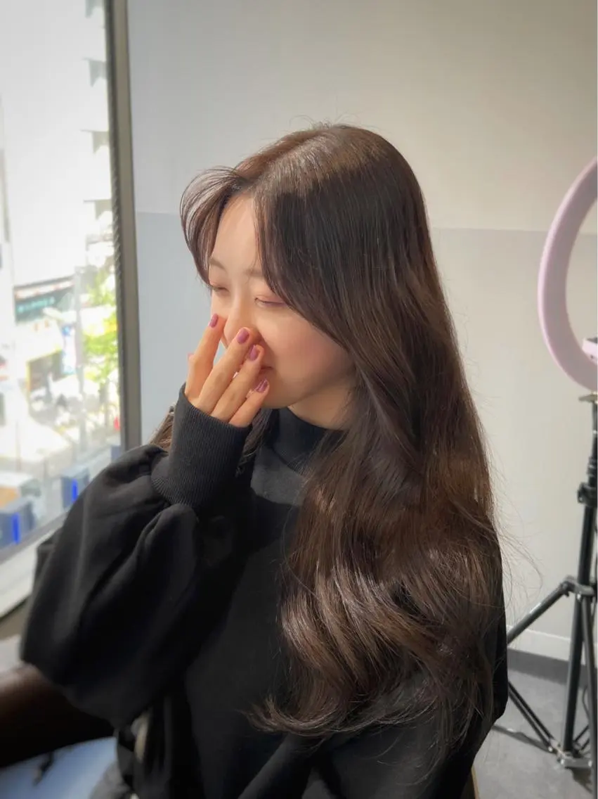 ロング カラー 韓国風カラー くびれヘア 顔周りカット 髪質改善 ヨシンモリ TAKUMI 【美髪特化】のヘアスタイル