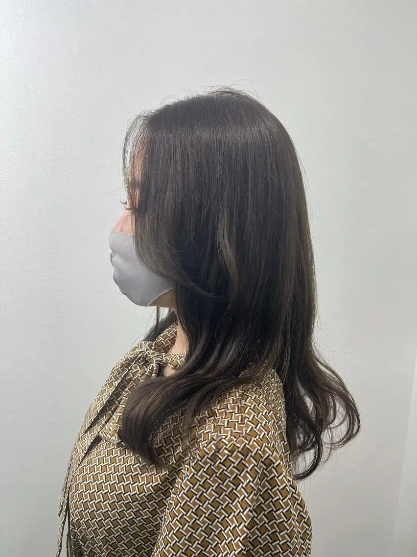 セミロング カラー アディクシーカラー イルミナカラー トリートメント カット ヘアカラー トリートメント emi/髪質改善/ 韓国風/艶カラーのヘアスタイル