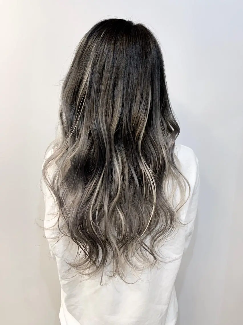 カラー 金澤 愛のヘアスタイル