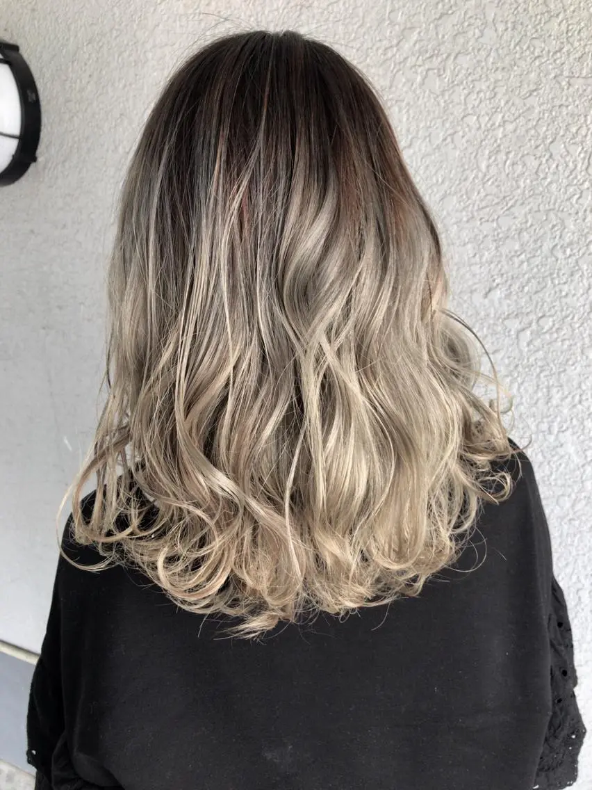 ミディアム カラー レイヤーカット匠 イソザキノリユキのヘアスタイル