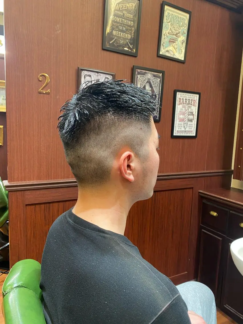 ショート メンズ フェードカット AKI ーのヘアスタイル