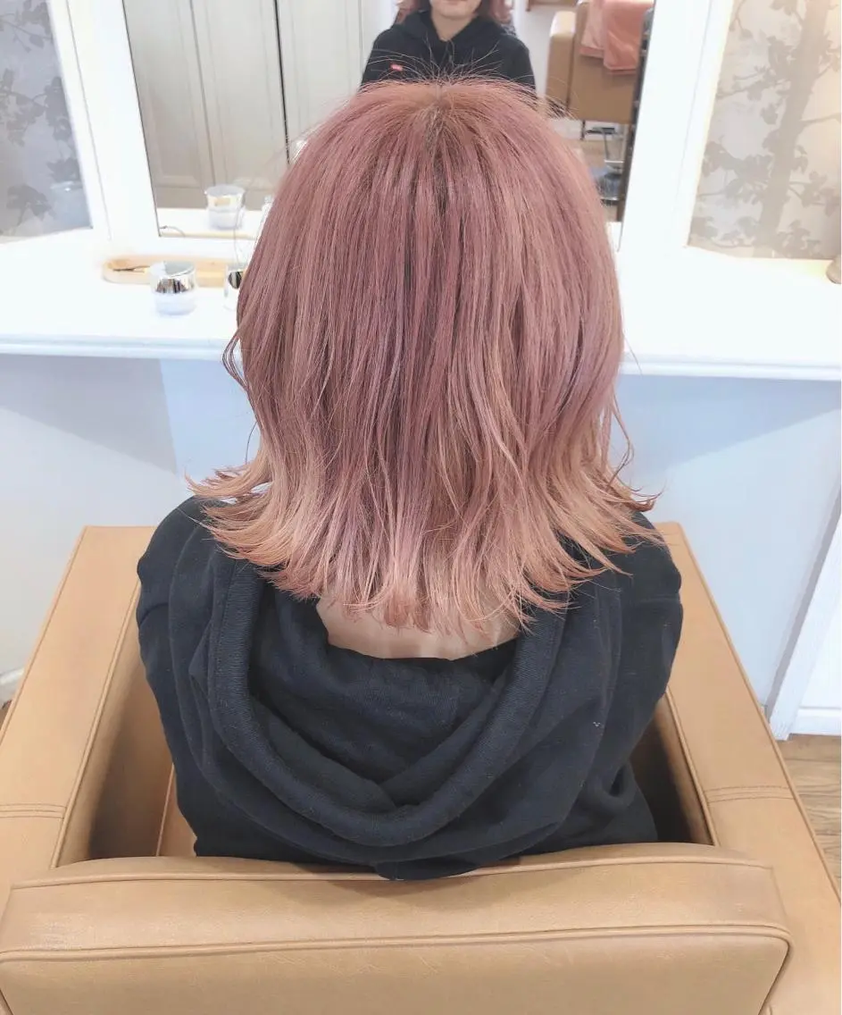 ミディアム カラー ブリーチ ピンクカラー 宮武 友里恵のヘアスタイル