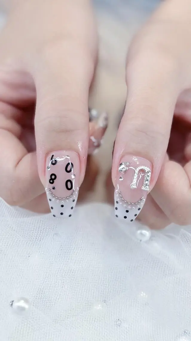 ネイル ドット フレンチネイル ガーリー ワンホンネイル ハンドネイル Keli Nail 難波のネイルデザイン