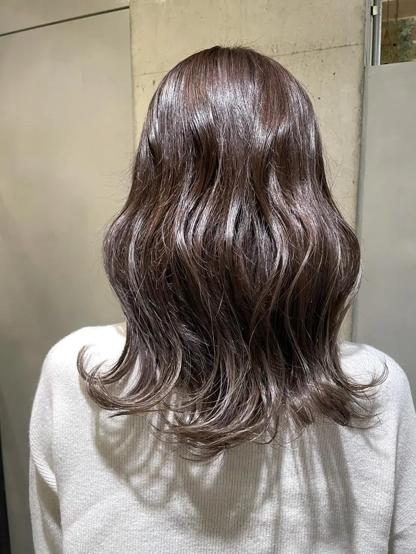 セミロング カラー ヘアカラー ハイライトが 得意なニキです😊のヘアスタイル