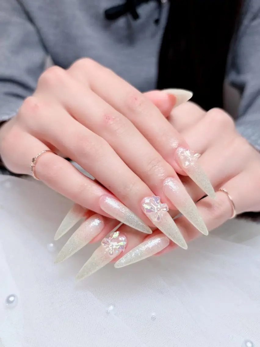 ネイル 韓国ネイル マグネットネイル 持ち込み ニュアンスネイル シンプルネイル ハンドネイル チェウティ ハウのネイルデザイン