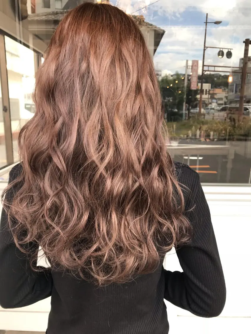 ロング カラー ヘアアレンジ お団子ヘア 切りっぱなしボブ バレイヤージュ ブリーチ グラデーションカラー Mariana/ 鶴原-ハイライトのヘアスタイル