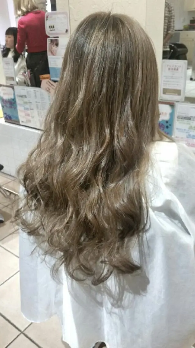 ミディアム セミロング カラー グラデーションカラー グレージュ 【髪質改善美容師】t occa茨木篠原健太のヘアスタイル