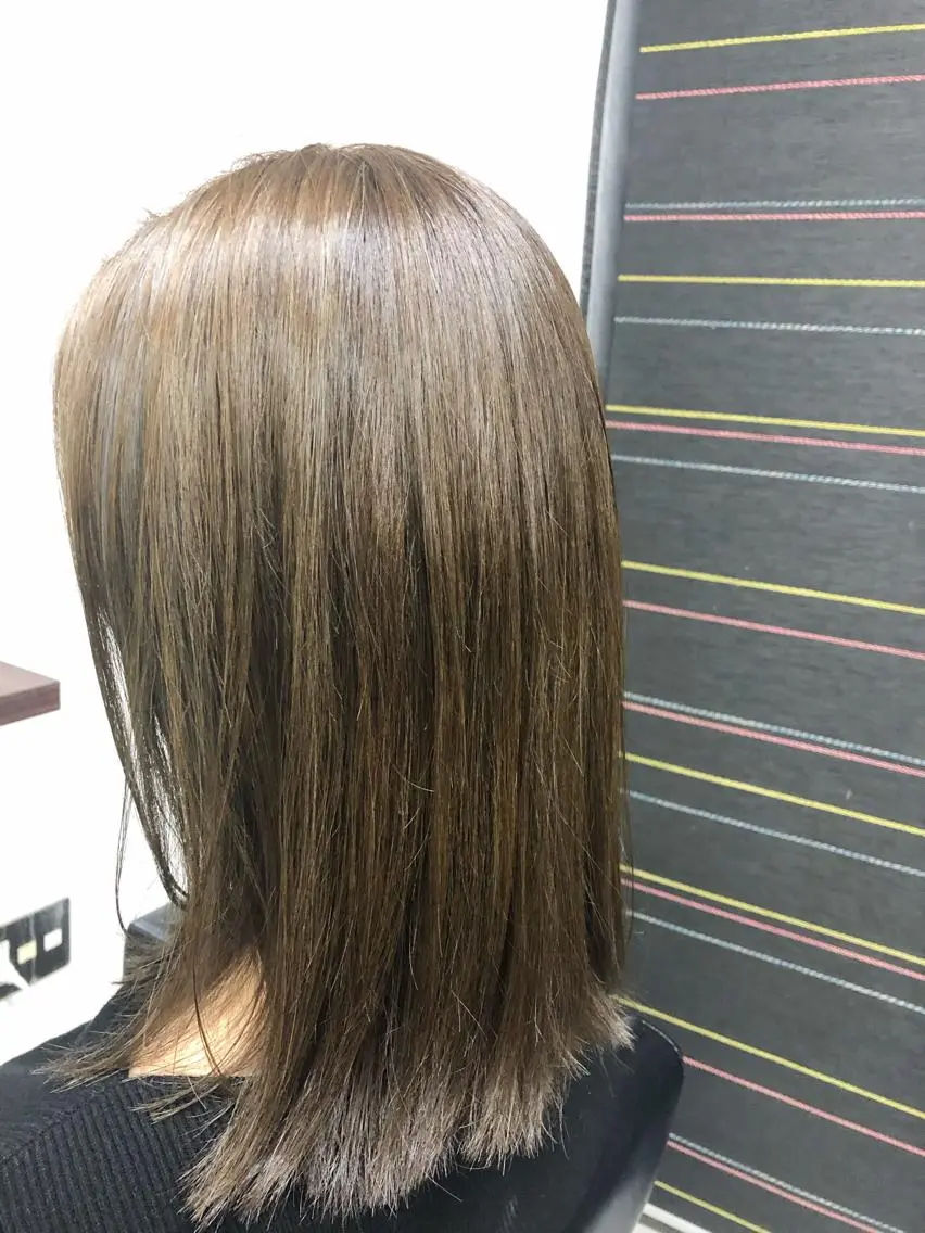 ミディアム ハイライト ヘアカラー 秋山 浩太のヘアスタイル