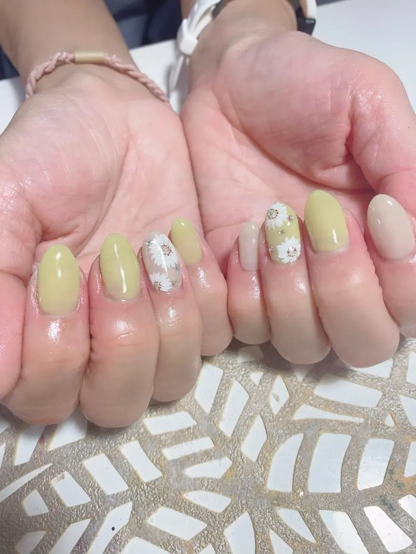 ネイル アートネイル 長さ出し ジェルネイル キラキラネイル ニュアンスネイル 艶々の美爪を〜 【リリアーナ】のネイルデザイン
