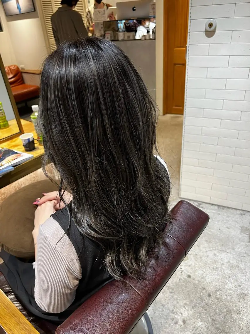 ロング ハイライト ヘアカラー ニイムラ ミキのヘアスタイル