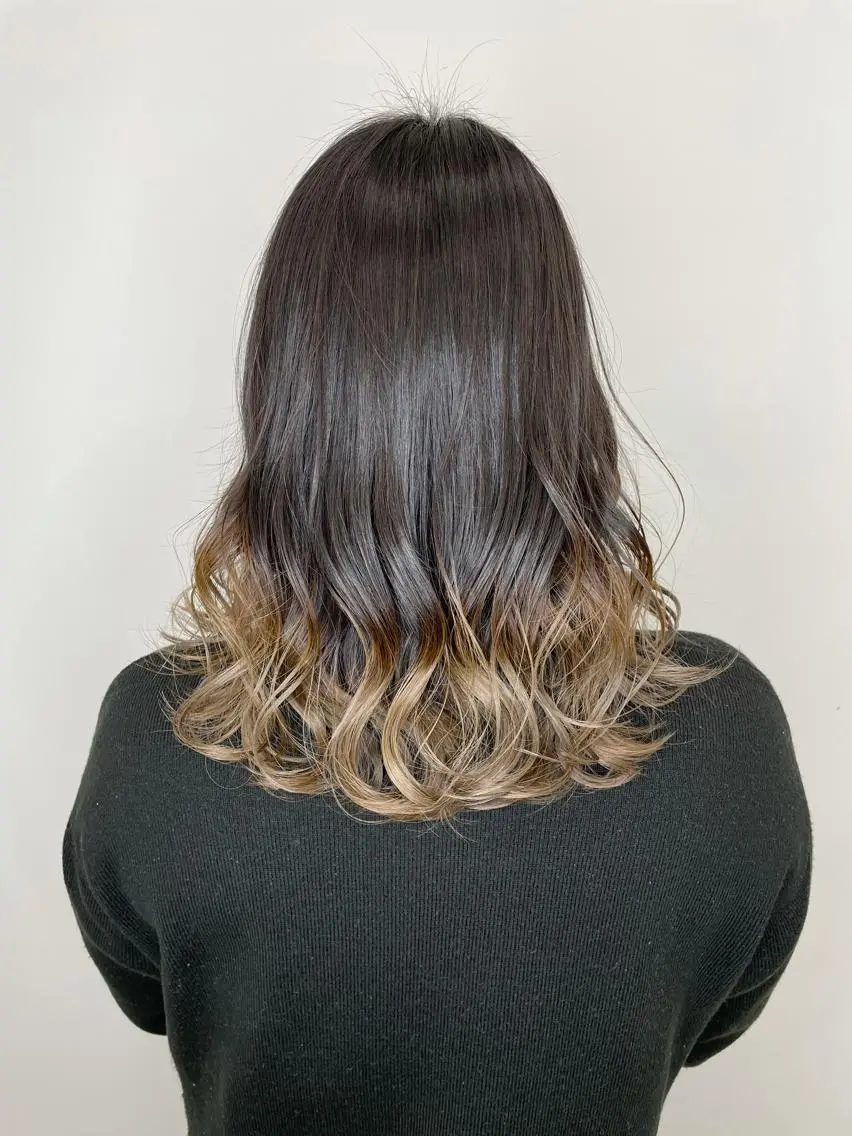 ミディアム 手島 カミラのヘアスタイル