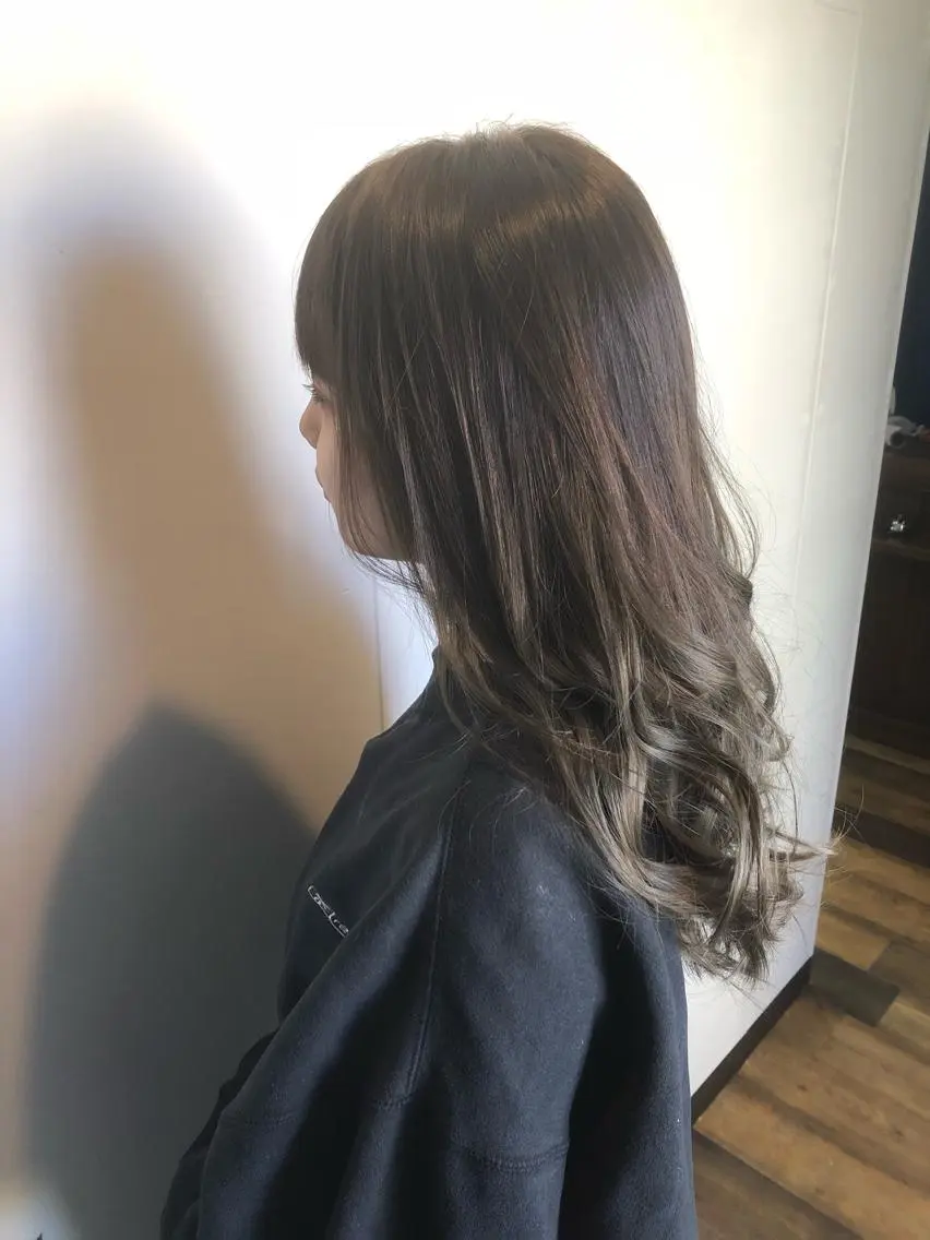 セミロング カラー ヘアアレンジ 透明感カラー イルミナカラー 藤尾 僚平のヘアスタイル