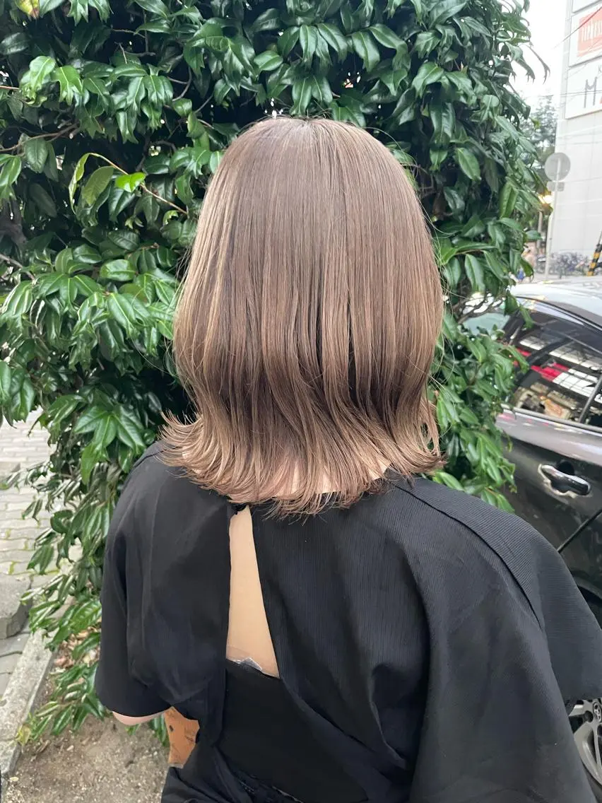 ミディアム カラー akane .のヘアスタイル