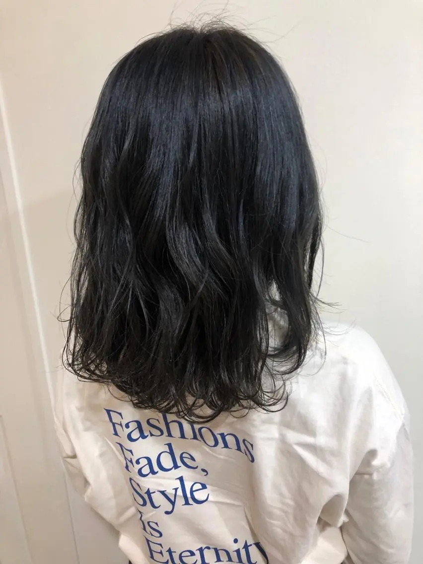 ミディアム カラー ヘアカラー トリートメント MIOベージュカラー 柔らかいカラーのヘアスタイル