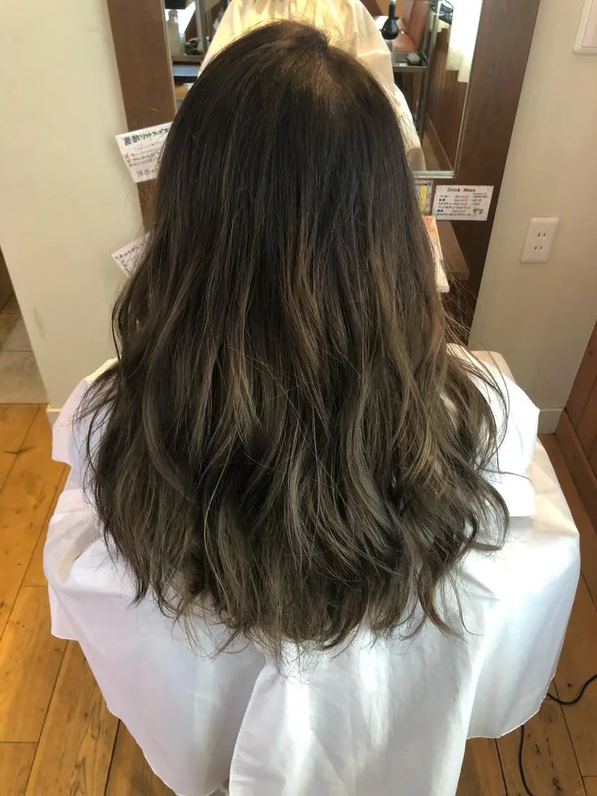 ロング カラー 永冶 花織のヘアスタイル