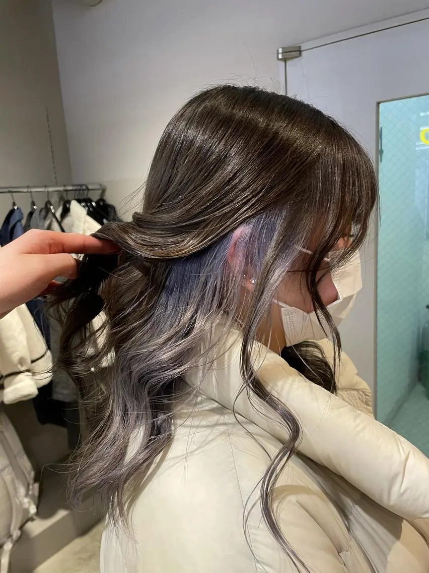 ロング カラー 抜け感レイヤー︴ ニュアンスカラーのヘアスタイル