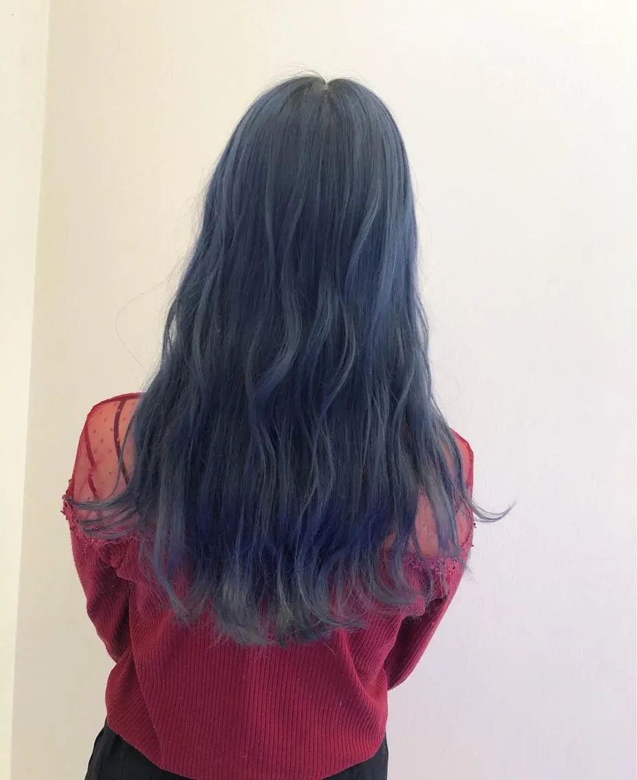 ロング カラー ブリーチ ブルーカラー 白井 つづりのヘアスタイル