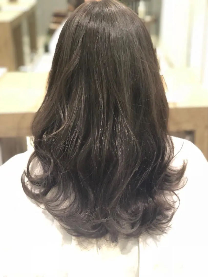 セミロング カラー アッシュ アッシュグレー 山田 香織のヘアスタイル