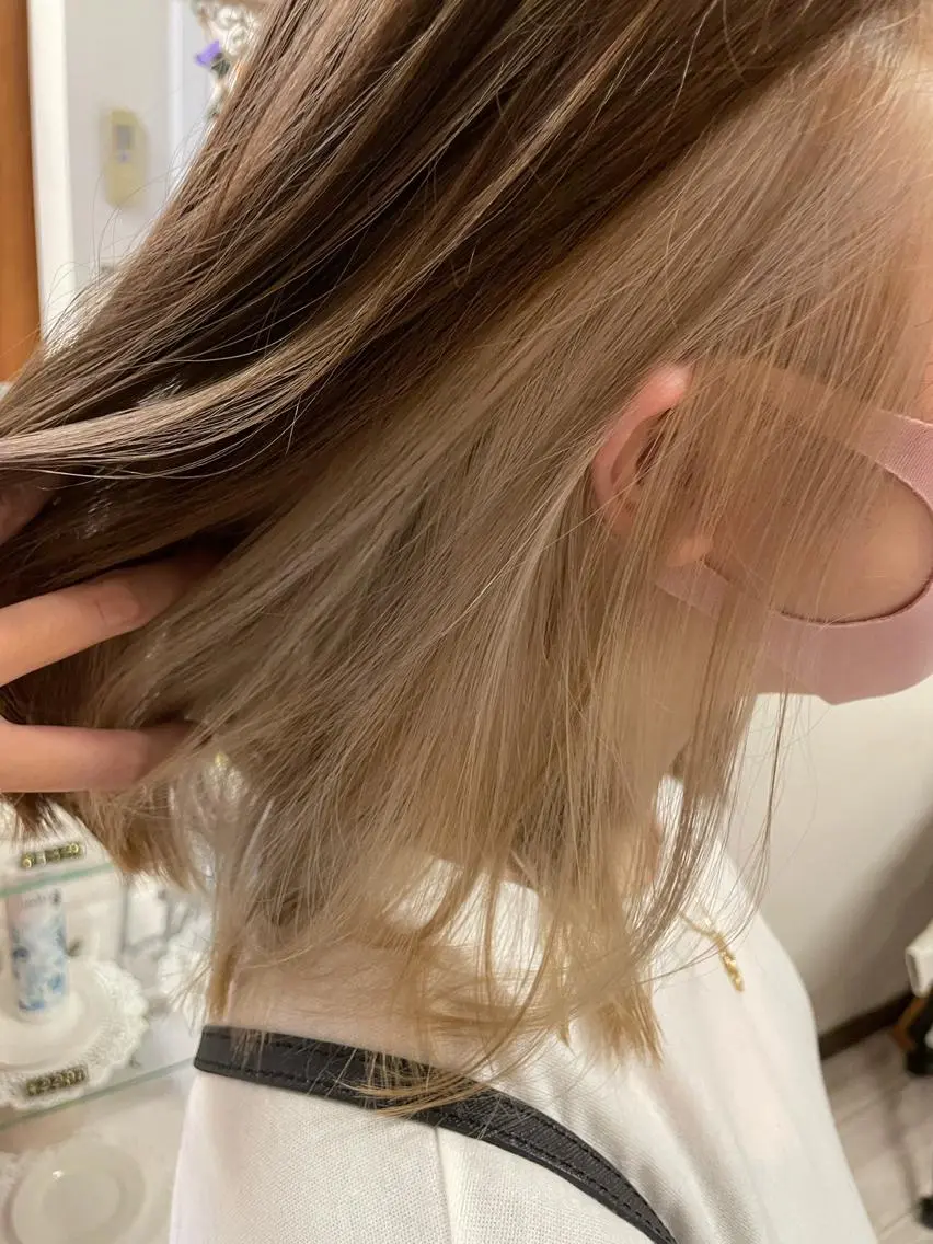 ミディアム カラー ベージュカラー ブリーチ ケアブリーチ ダブルカラー インナーカラー 推し ブリーチ  髪質改善のヘアスタイル