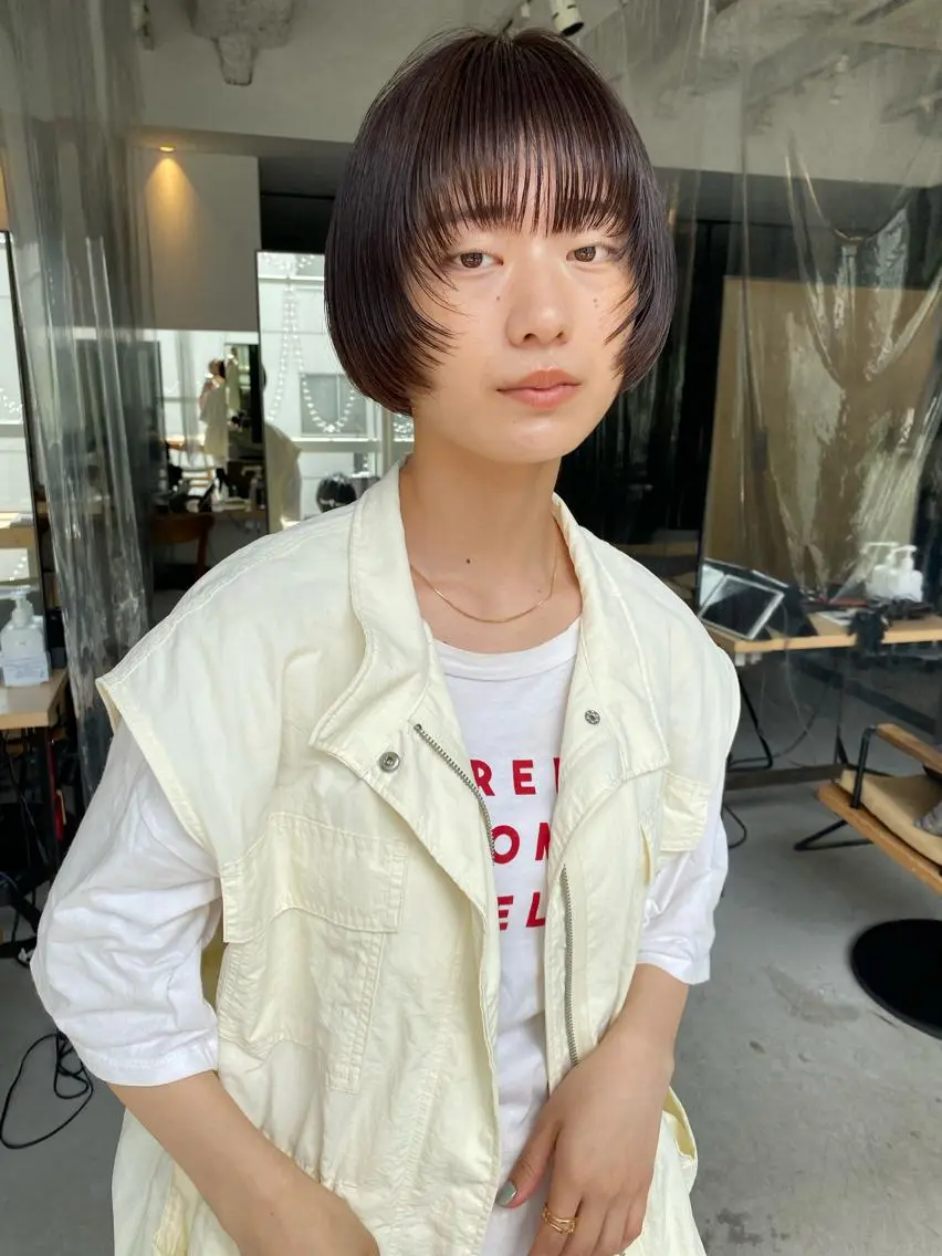ショート カラー 津葉井 麗奈のヘアスタイル