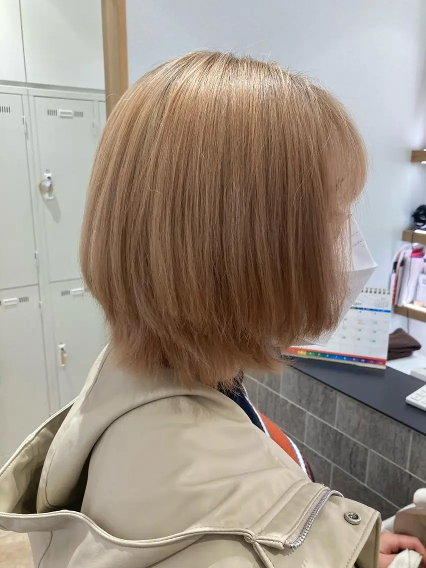 ショート カラー ブリーチ cyan SANAMIのヘアスタイル