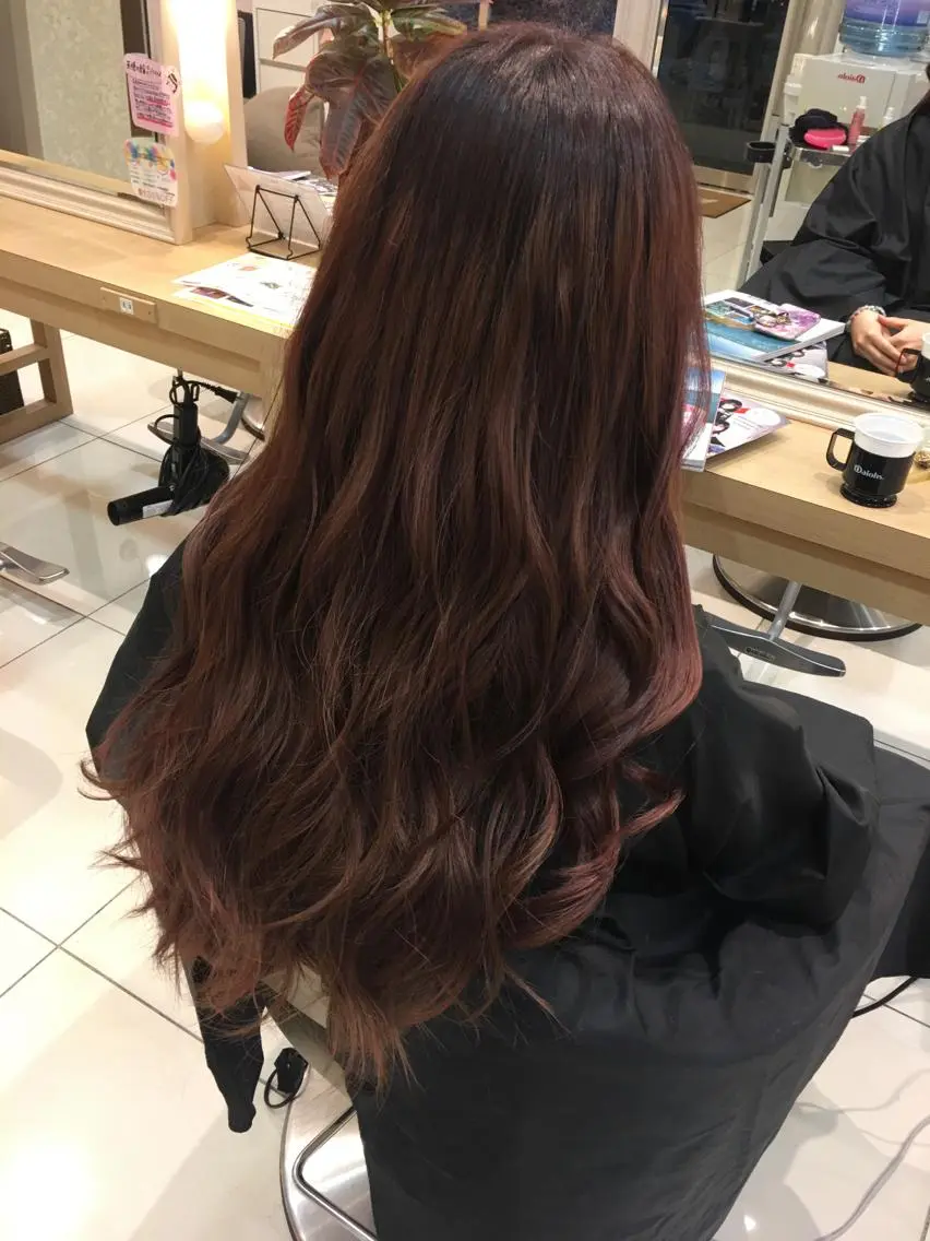 ロング カラー ベージュカラー ハイライトカラー ピンクカラー ピンクベージュ ハイライト 小田原NO1 美容師 飯田飛翔のヘアスタイル