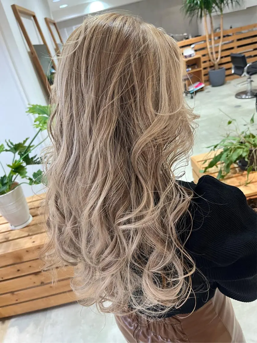 ロング アッシュ ボブ 外国人風カラー ハイライト 髪質改善 カット ヘアカラー Lino by hoNuaのヘアスタイル