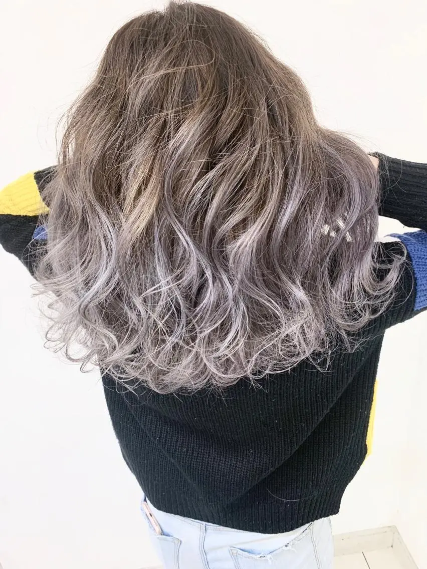ミディアム アッシュ 穐田 司樹のヘアスタイル