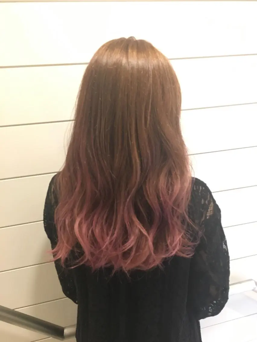 ロング カラー ヘアアレンジ ベージュカラー パープルカラー 鍵山 千秋のヘアスタイル