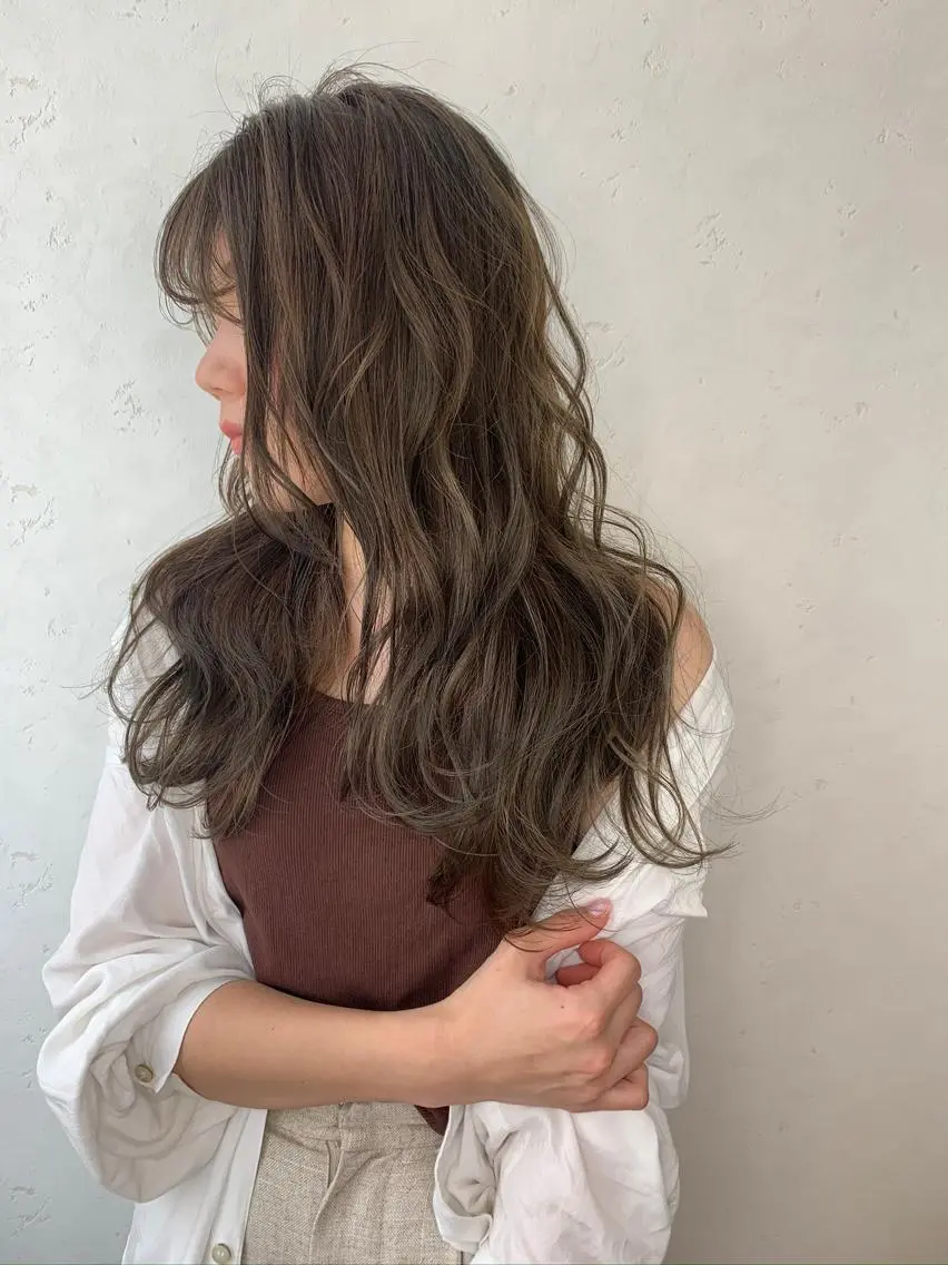 ミディアム カラー Luxbe hakataのヘアスタイル